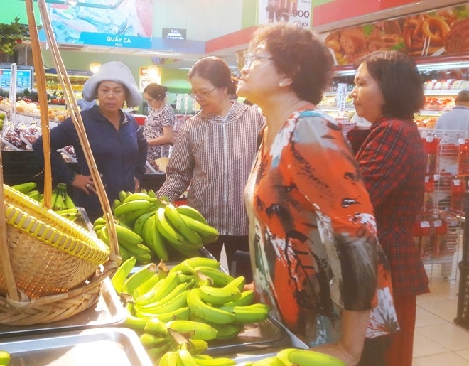 Chen nhau mua chuoi 'ban khong lai' gia 5.900 dong/kg hinh anh 2