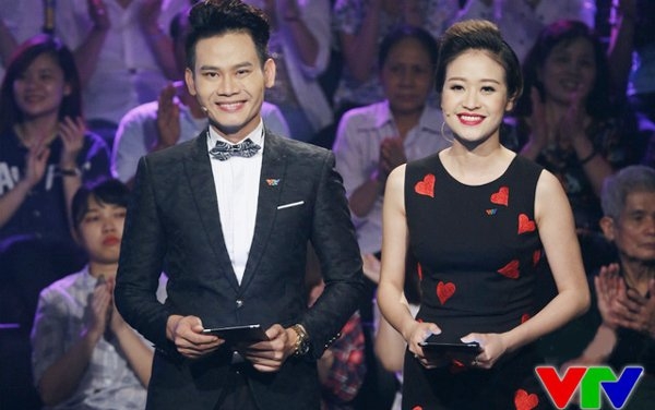 MC Phí Linh, Muôn màu showbiz, Thần tượng Bolero, MC VTV, sao việt