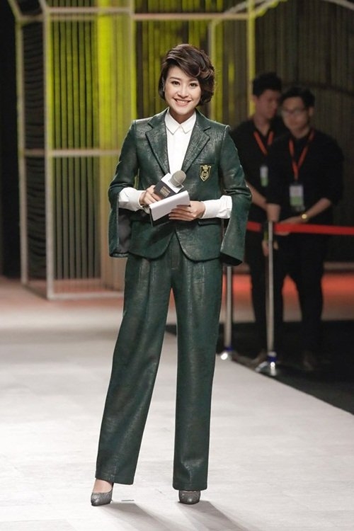 MC Phí Linh, Muôn màu showbiz, Thần tượng Bolero, MC VTV, sao việt