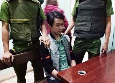 Nu nhan vien nha bang bam nut bao dong, ten cuop bi bat hinh anh 1