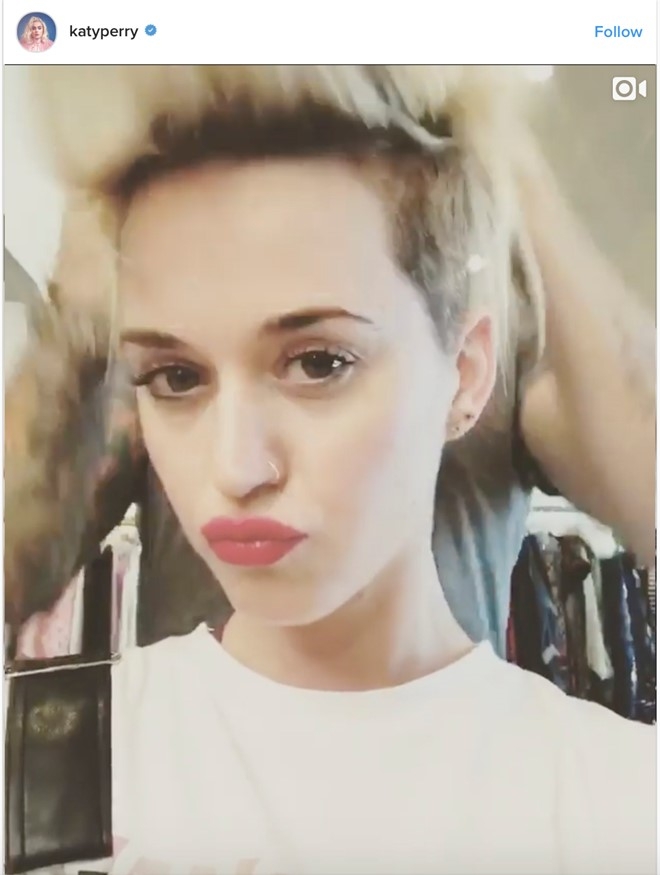 Sau khi chia tay, Katy Perry xuong toc y het Miley Cyrus hinh anh 1