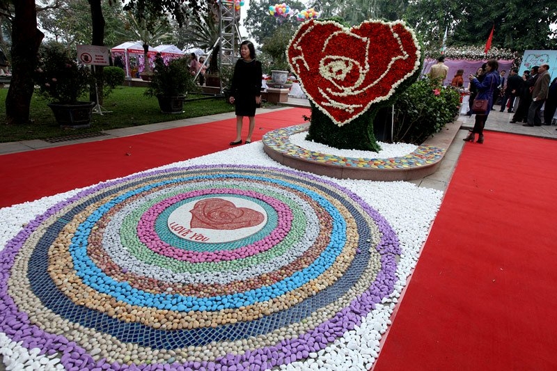 Lễ hội hoa hồng Bulgaria, hoa giả, hoa héo, văn hóa