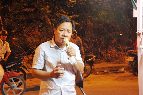 cha cho 2 con trong long sat rong ruoi khap sg muu sinh hinh anh 2