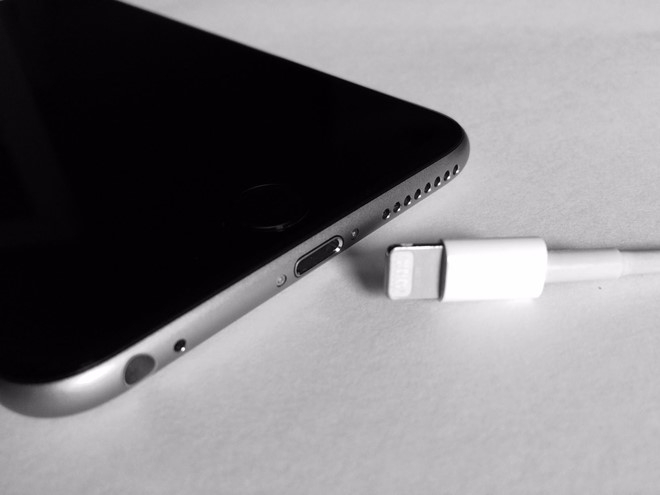 iPhone 2017 co the van dung cong Lightning, bo sung sac nhanh hinh anh 1