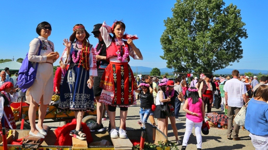Le hoi hoa hong o Bulgaria dien ra nhu the nao? hinh anh 5