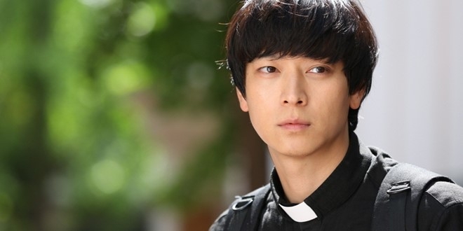 Tai tu 'Ong trum' Kang Dong Won nguy co giai nghe vi be boi gia dinh hinh anh 1