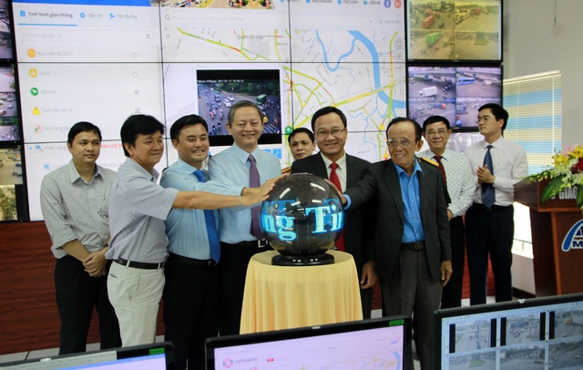 Lãnh đạo TPHCM và các ngành liên quan tại lễ vận hành Cổng thông tin giao thông TPHCM ngày 19/1