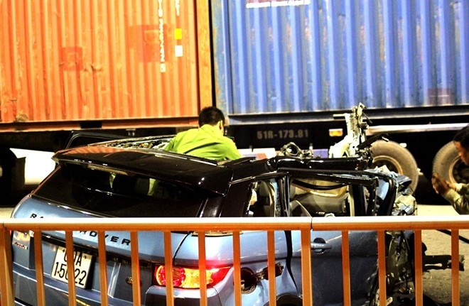 Vi sao nan nhan vang ra ngoai chiec Range Rover o Sai Gon? hinh anh 1