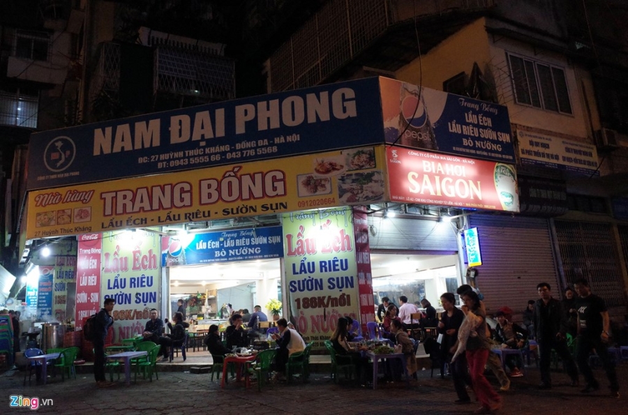 Quan nhau Ha Noi coi via he nhu 'cua nha minh' hinh anh 12