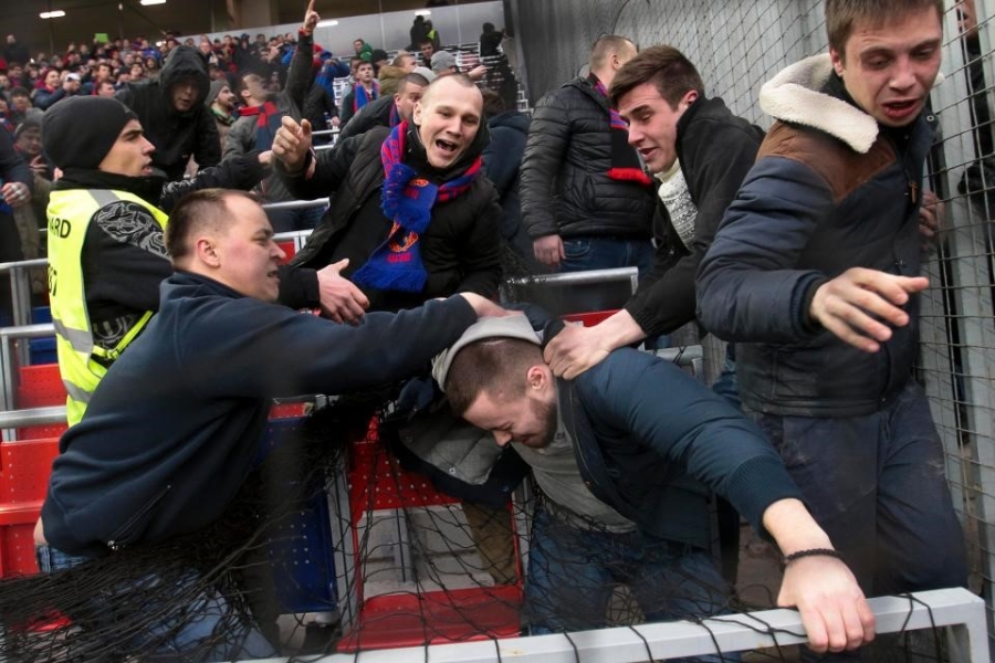Bao luc bung phat o tran CSKA Moscow gap Zenit hinh anh 4