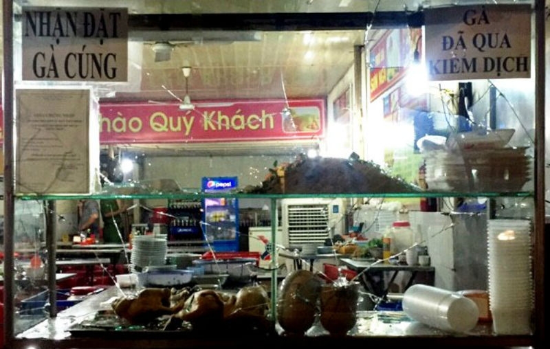 cán bộ công an bị chém ở quán ăn, cán bộ công an bị nhóm thanh niên cầm hung khí, nhóm thanh niên chém thương tích cán bộ công an ở quán ăn Sơn Nga