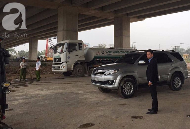 Hà Nội: Sáng thức dậy, phát hiện núi rác xuất hiện bất thường sát chung cư, bốc mùi hôi thối - Ảnh 4.
