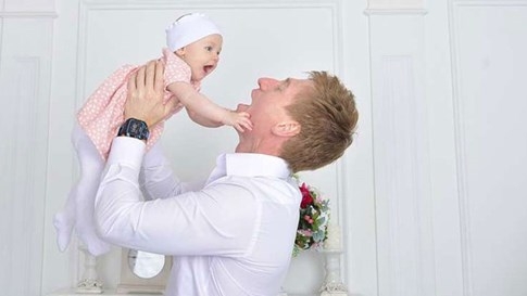 'Khóc, cười' với những ông bố Việt trẻ chăm con sơ sinh - ảnh 2