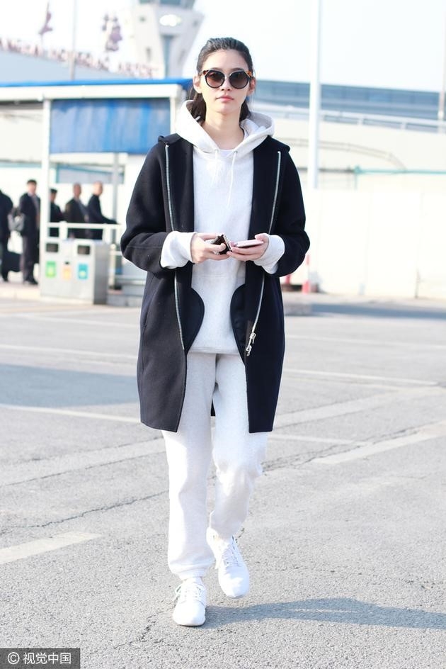 Muon kieu dien ao hoodie cua sao Hoa ngu hinh anh 3