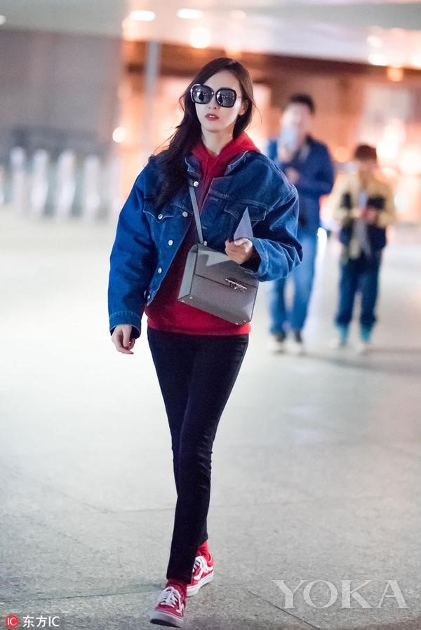 Muon kieu dien ao hoodie cua sao Hoa ngu hinh anh 4
