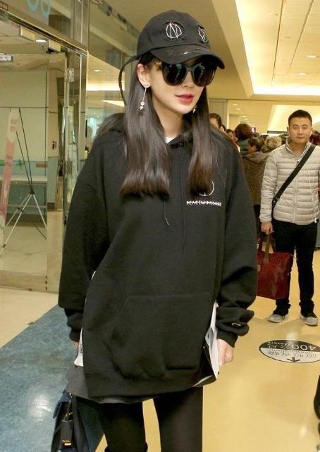 Muon kieu dien ao hoodie cua sao Hoa ngu hinh anh 10