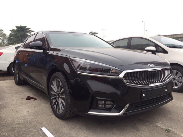 Sedan cao cấp Kia K7 2017 xuất hiện tại Việt Nam, giá khoảng 1,8 tỷ Đồng - Ảnh 2.