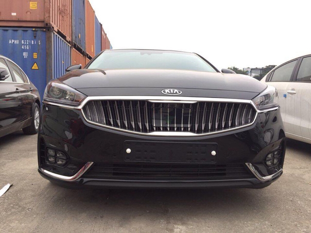 Sedan cao cấp Kia K7 2017 xuất hiện tại Việt Nam, giá khoảng 1,8 tỷ Đồng - Ảnh 3.
