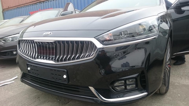 Sedan cao cấp Kia K7 2017 xuất hiện tại Việt Nam, giá khoảng 1,8 tỷ Đồng - Ảnh 4.