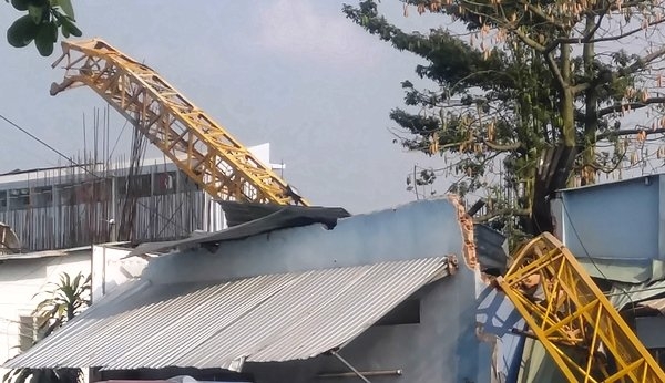Sập cần cẩu, Sài Gòn, 2 người bị thương, dự án căn hộ Topaz, quận 12