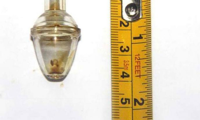 Cha mẹ chết lặng phát hiện người giúp việc ngược đãi con trai 12 tuổi đang nằm liệt giường - Ảnh 2.