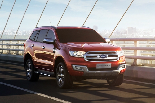 ford-everest-giam-gia-canh-tranh-fortuner-tai-viet-nam