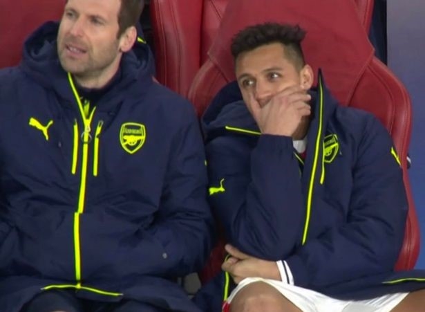 Sanchez cuoi dua trong tham bai cua Arsenal hinh anh 3