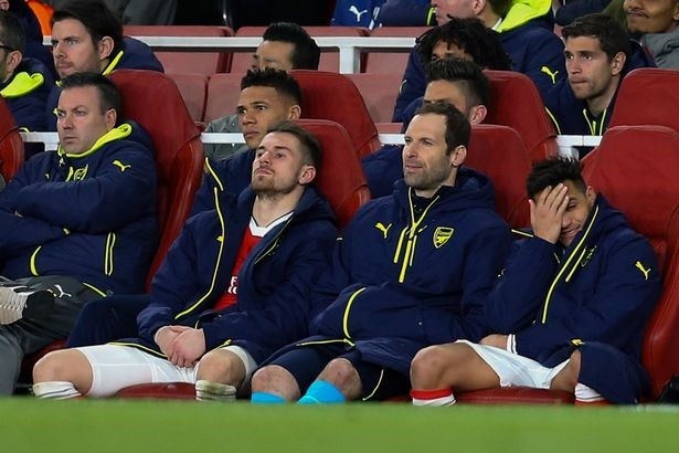 Sanchez cuoi dua trong tham bai cua Arsenal hinh anh 4
