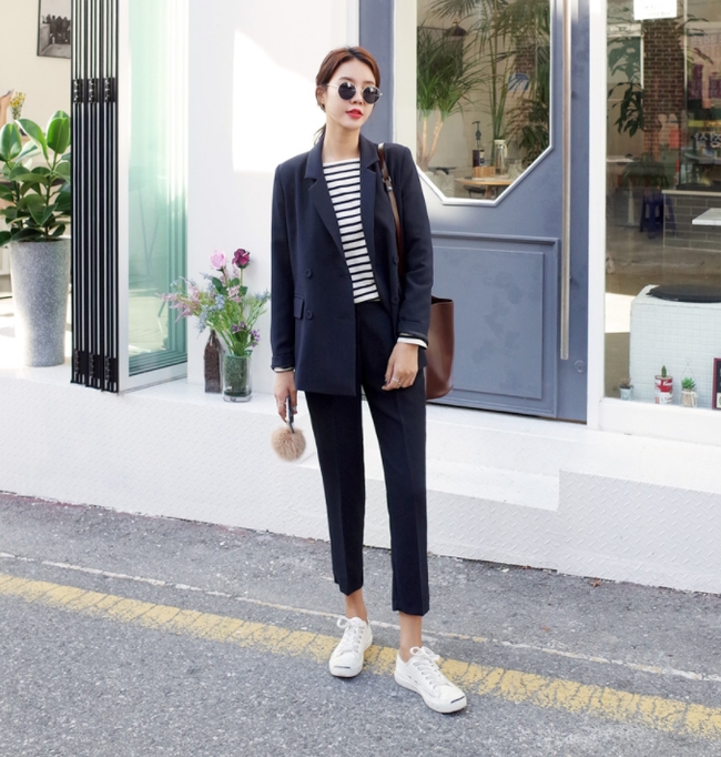 Áo phông dài tay, chiếc áo tưởng chừng đơn điệu lại có cách diện đẹp không thể ngờ - Ảnh 10.