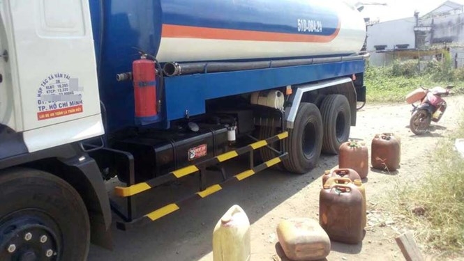 C45 bắt quả tang vụ rút trộm xăng dầu từ xe bồn /// Công Nguyên - Ngọc Lê