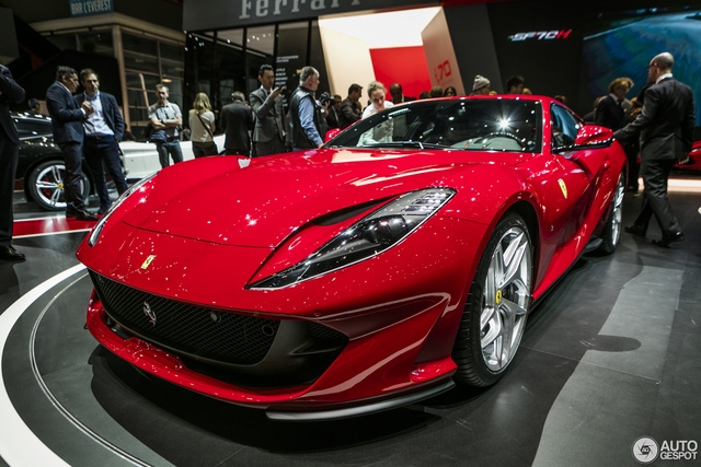 Cận cảnh siêu ngựa Ferrari 812 Superfast - Ảnh 3.