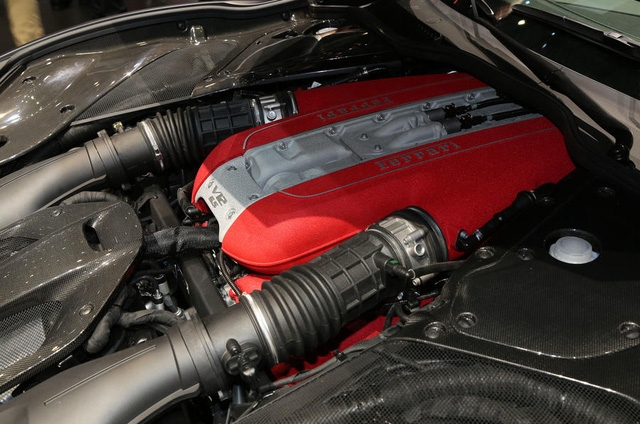 Cận cảnh siêu ngựa Ferrari 812 Superfast - Ảnh 6.