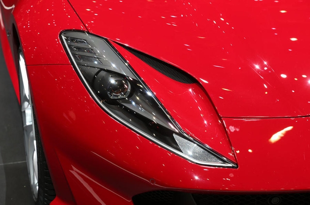 Cận cảnh siêu ngựa Ferrari 812 Superfast - Ảnh 11.