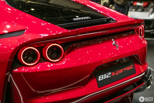 Cận cảnh siêu ngựa Ferrari 812 Superfast - Ảnh 12.
