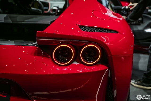 Cận cảnh siêu ngựa Ferrari 812 Superfast - Ảnh 13.