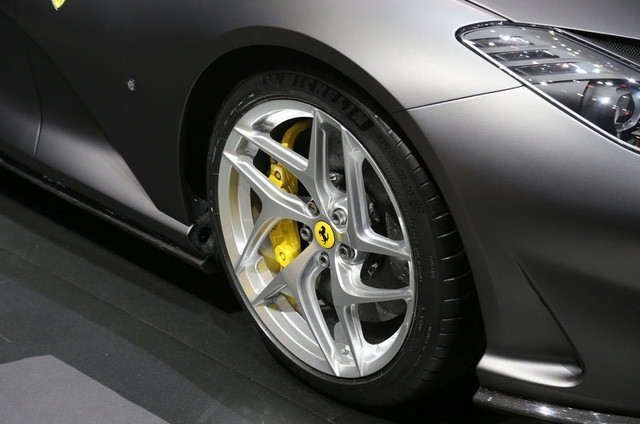 Cận cảnh siêu ngựa Ferrari 812 Superfast - Ảnh 14.