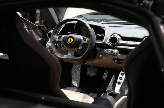 Cận cảnh siêu ngựa Ferrari 812 Superfast - Ảnh 15.