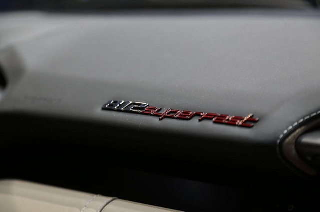 Cận cảnh siêu ngựa Ferrari 812 Superfast - Ảnh 18.