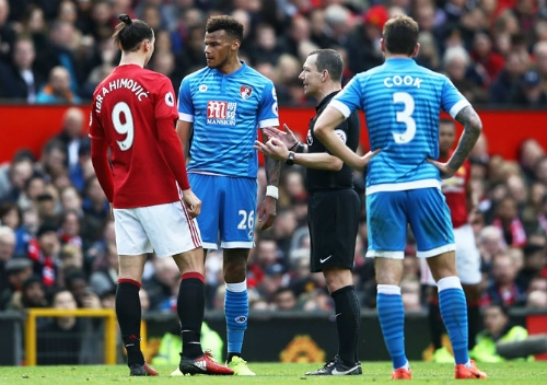 cau-thu-dam-dau-ibrahimovic-nhan-an-treo-gio-nam-tran-1