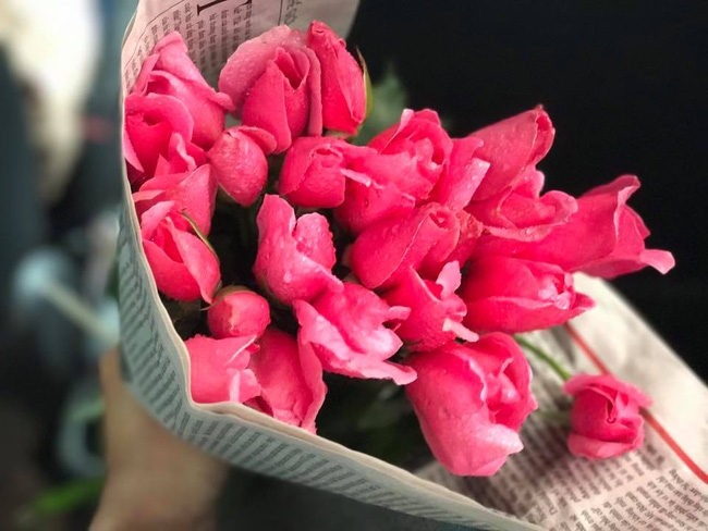 Góc khoe quà 8/3: Không chỉ hoa hòe son phấn nước hoa, có chị còn nhận được cả xe hơi đỏ chót - Ảnh 13.