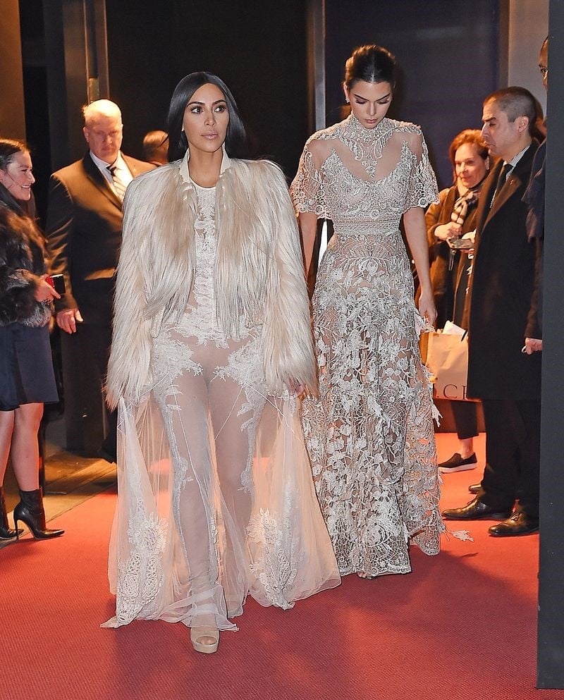 Kim Kardashian tao bao voi vay xuyen thau hinh anh 6