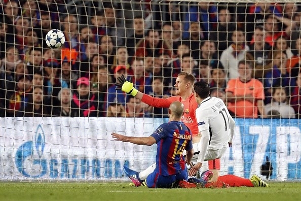 Mascherano thua nhan hai lan pham loi trong vong cam va thoat penalty hinh anh 1