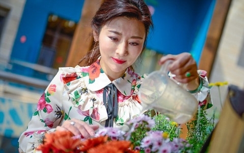 “soc” voi nhung ba me u50 trong van tre dep nhu gai 25 hinh anh 1