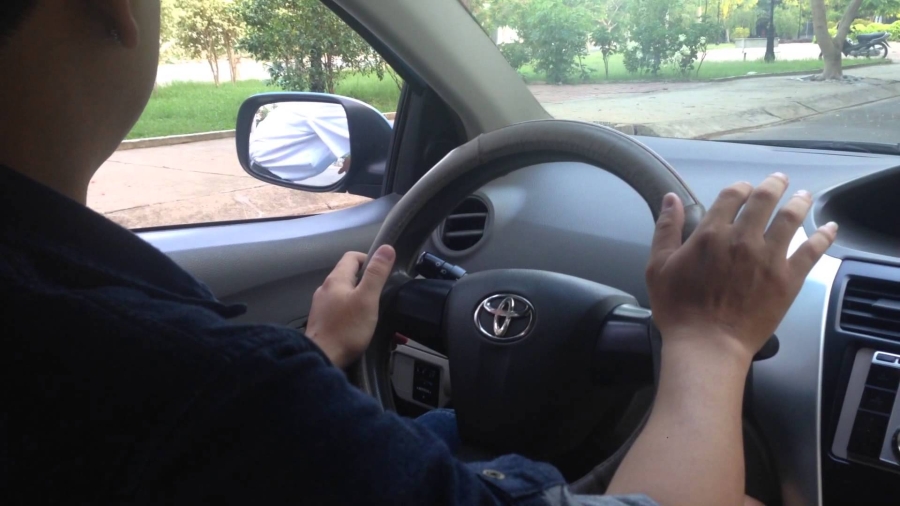 lái xe taxi, góc khuất, đồng tính, xâm hại, lạm dụng