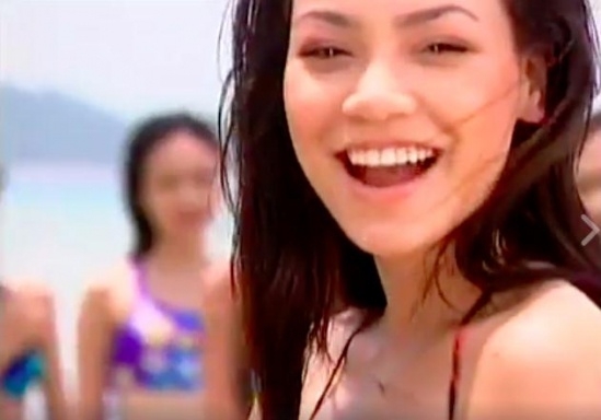 'chet ngat' voi anh ho ngoc ha den nhem, lam mau bikini 15 nam truoc hinh anh 2