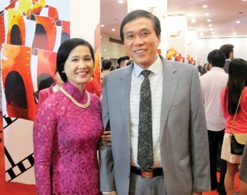 Giờ đã lên chức ông bà nội, sống trong gia đình 4 thế hệ nhưng họ lúc nào cũng tình cảm như thuở mới yêu