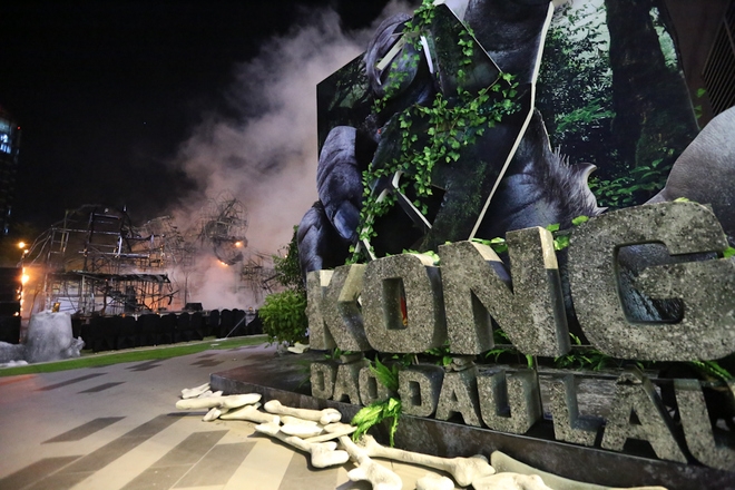 Hiện trường vụ cháy sân khấu ra mắt bom tấn 'Kong: Skull Island' ở Sài Gòn