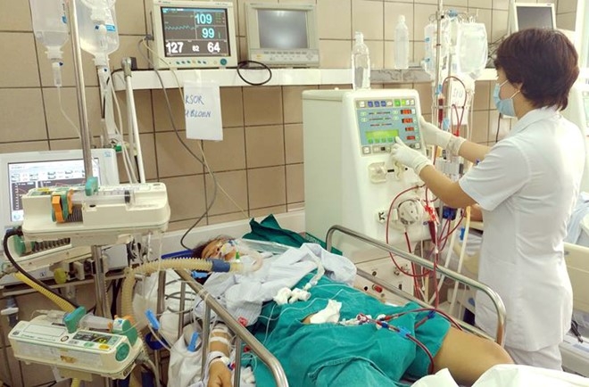 Cong an Ha Noi khoi to vu 9 sinh vien ngo doc ruou hinh anh 1