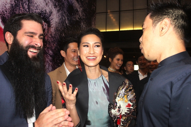 Đạo diễn 'Kong: Skull Island' sóng đôi xem phim cùng Hồ Ngọc Hà