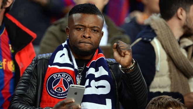 Fan PSG giet ban sau tran thua Barcelona hinh anh 1